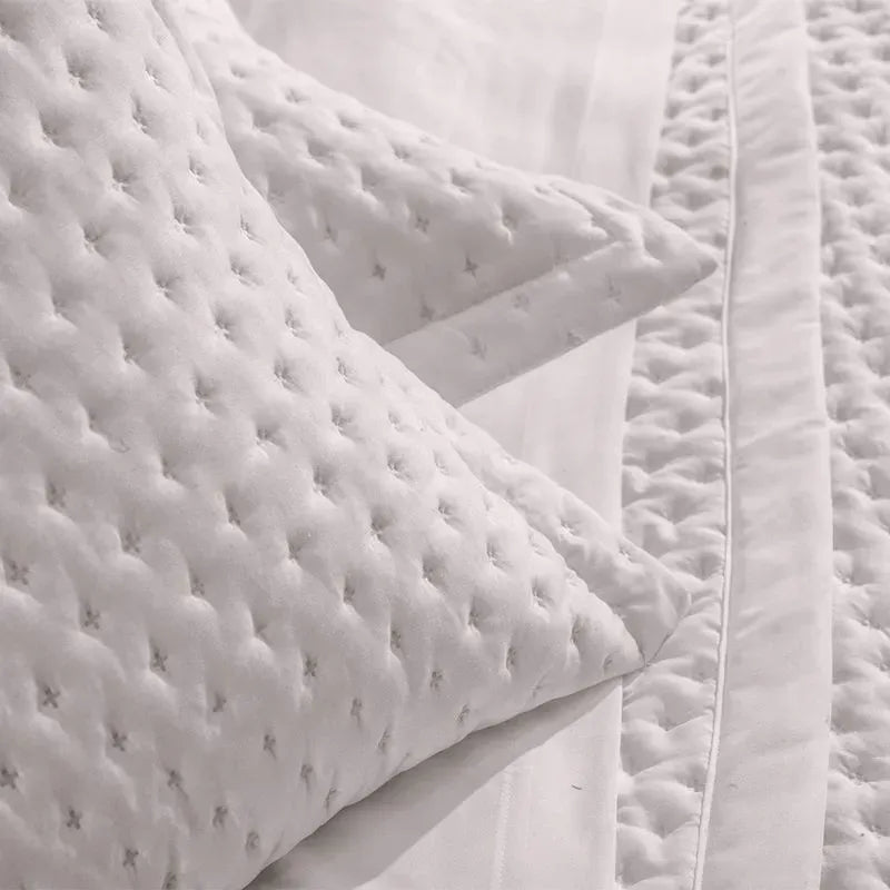 COLCHA QUEEN TOQUE ACETINADO LABIRINTO BRANCO